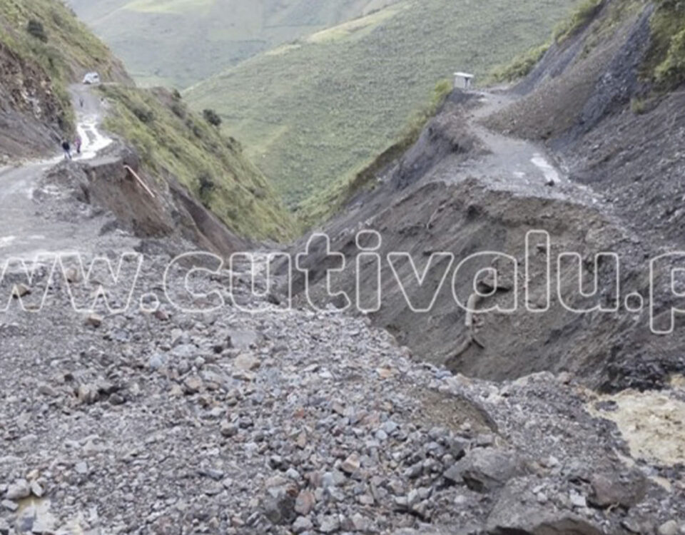 Deslizamientos de cerros en Huancabamba