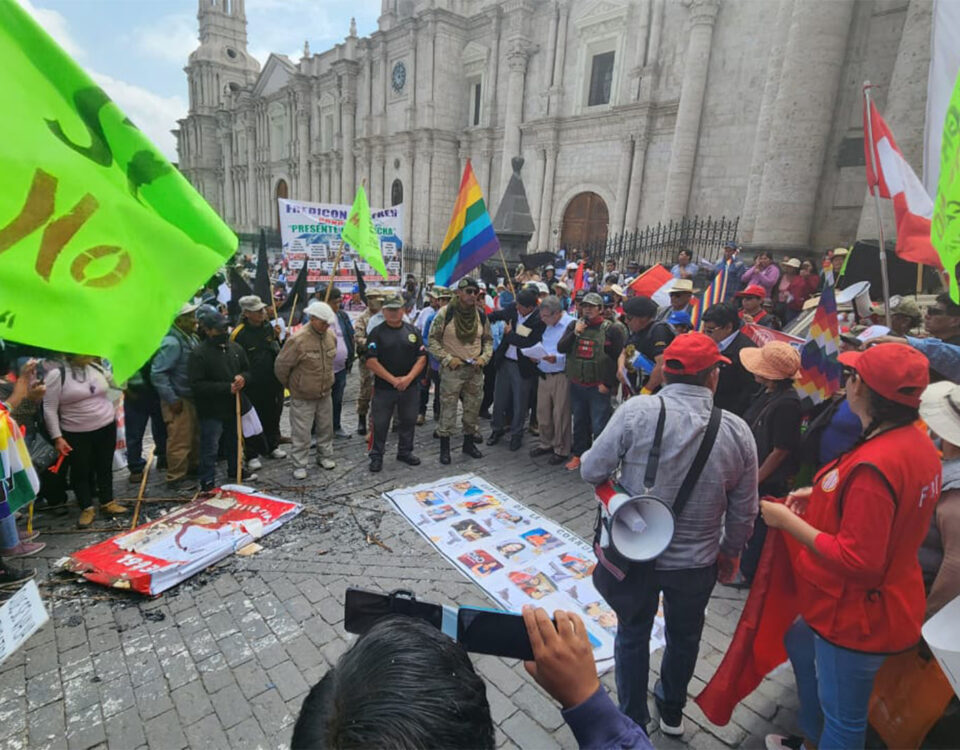 Autoconvocados y gremios de Arequipa salieron ayer a las calles
