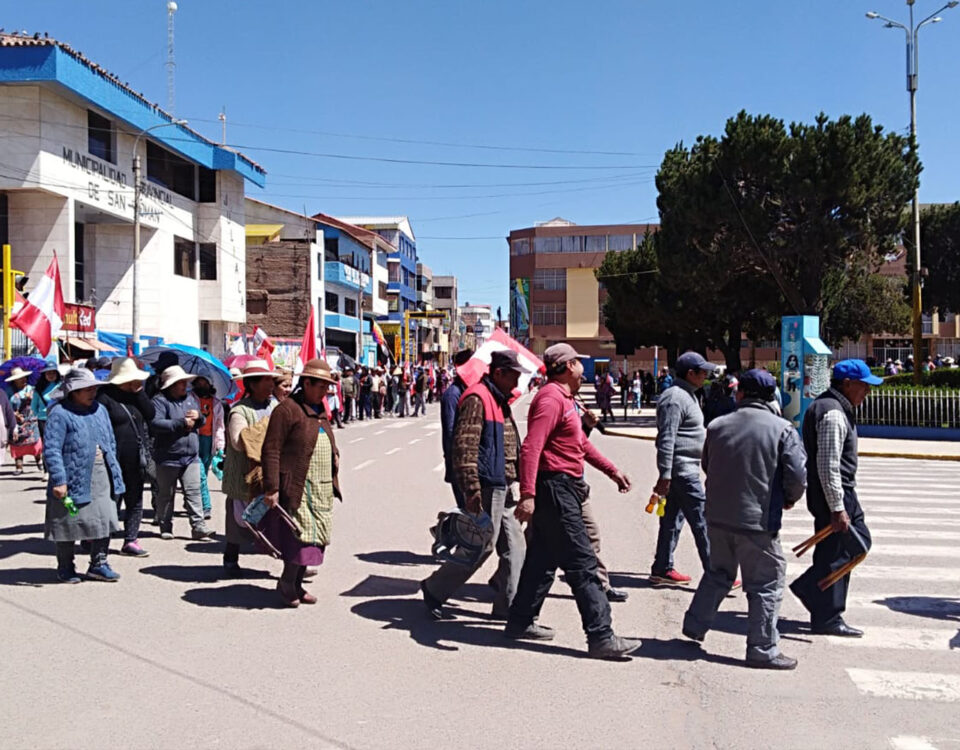 Comerciantes de Juliaca continúan en protesta